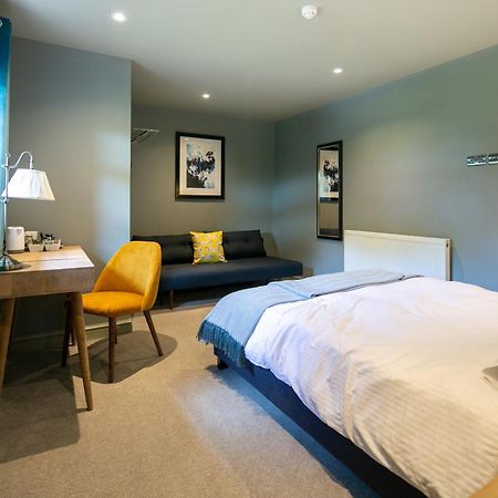 The Cowdray Arms Bed and Breakfast Worth  Εξωτερικό φωτογραφία